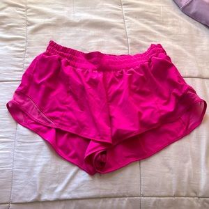 Lululemon hotty hot 2.5 shorts